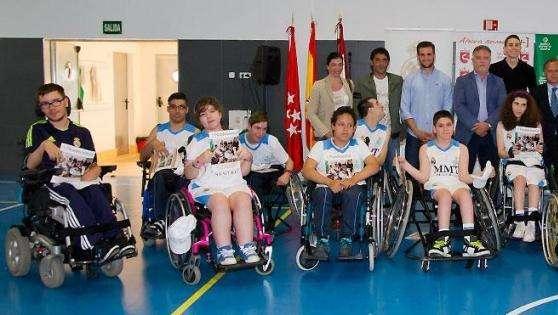 Nacho y Carroll visitaron la escuela de baloncesto en silla de ruedas