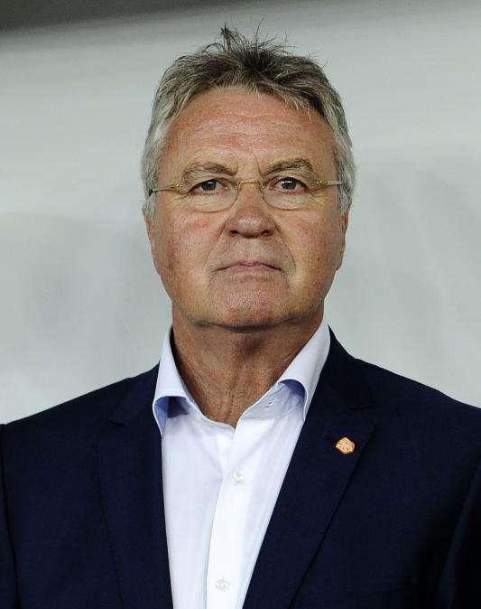 Hiddink: "Hazard tiene contrato, que además acaba de extender"