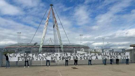 I rappresentanti della Curva Sud alla Continassa: "Supporto totale, ma ora reagite" | FOTO