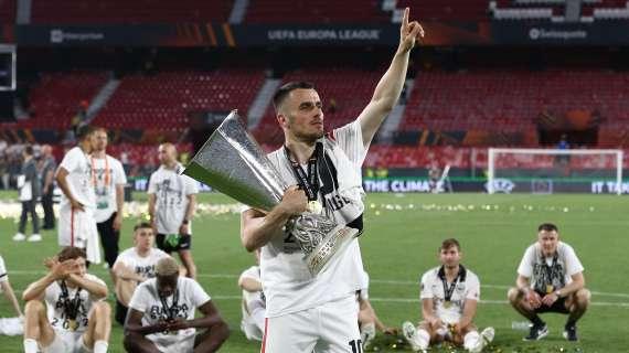 Juventus, oggi Kostic atteso a Torino per visite e firma 