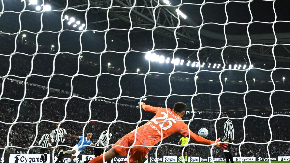 Ryanair sfotte la Juve: "Siete il nuovo Tottenham". E i tifosi insorgono
