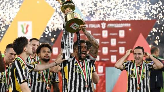 La Coppa Italia è arrivata a Torino...scortata da Danilo | VIDEO