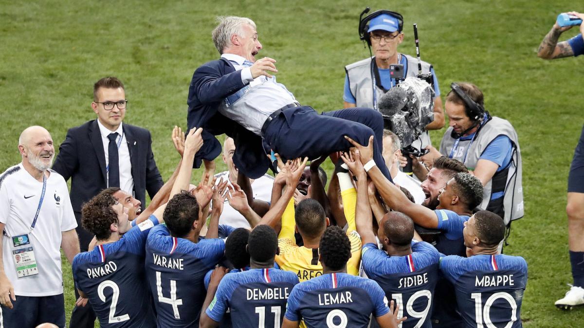 La Francia si stringe a Deschamps, Mbappé: "Non sei solo"