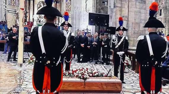 Allegri presente al funerale di Berlusconi in Duomo: le reazioni dei tifosi