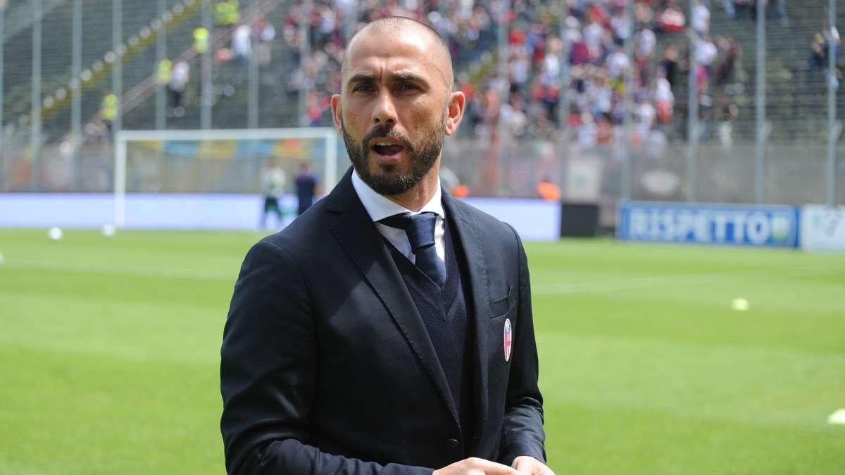 Bologna, Di Vaio e il team manager Fini salvano la vita a una donna