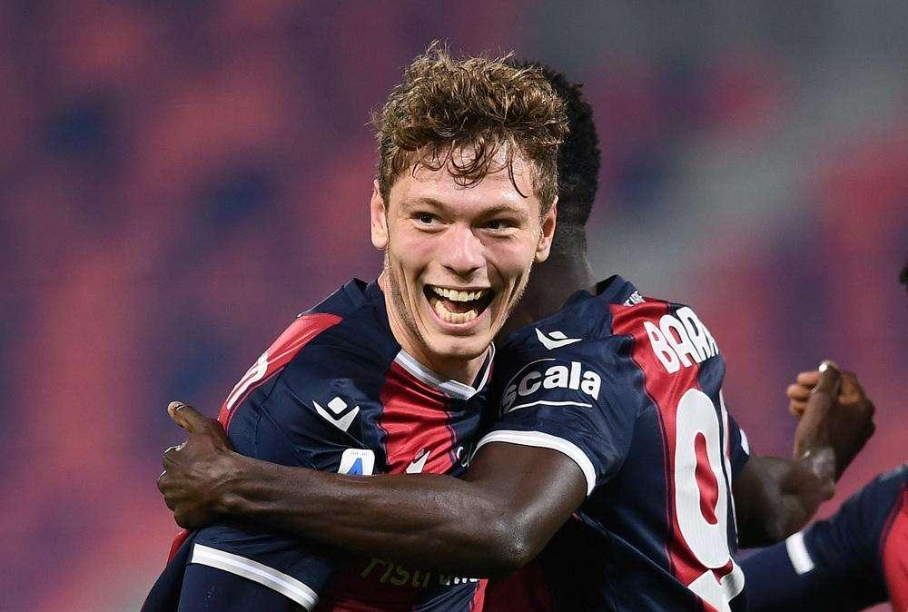 Le pagelle di Crotone-Bologna: bene Schouten e Skov Olsen, rivedibile Orsolini