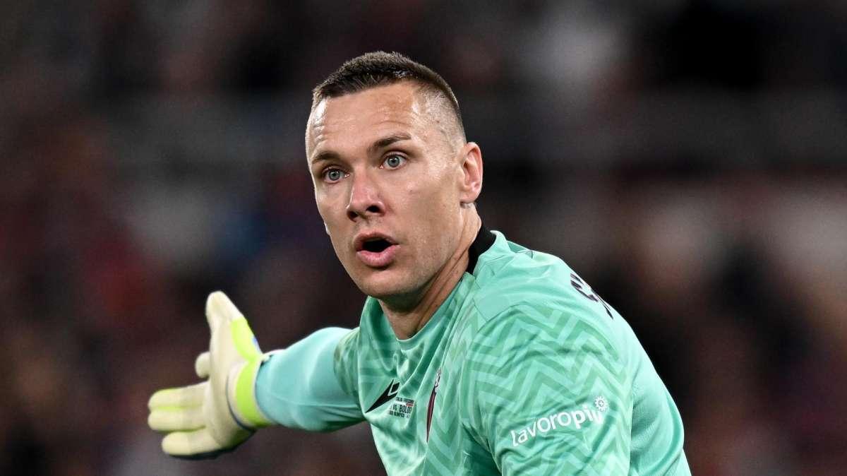 Lesione ai flessori della coscia destra per Skorupski: out un mese e mezzo
