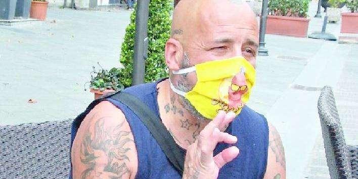 Bomber Serrapede non molla mai,dalle granite alle mascherine con il calcio sempre nel cuore