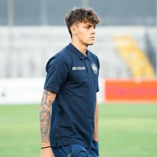 UFFICIALE.Cavese, Aurino in prestito al Siracusa