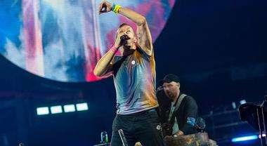I tanti omaggi dei Coldplay a Napoli
