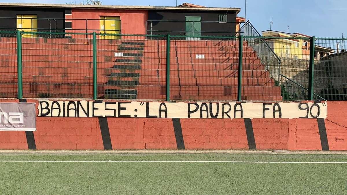 "Baianese la paura fa 90". Lo striscione delle polemiche al "Sanseverino"