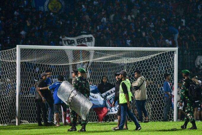 Tragedia Indonesia, almeno 182 morti dopo scontri allo stadio