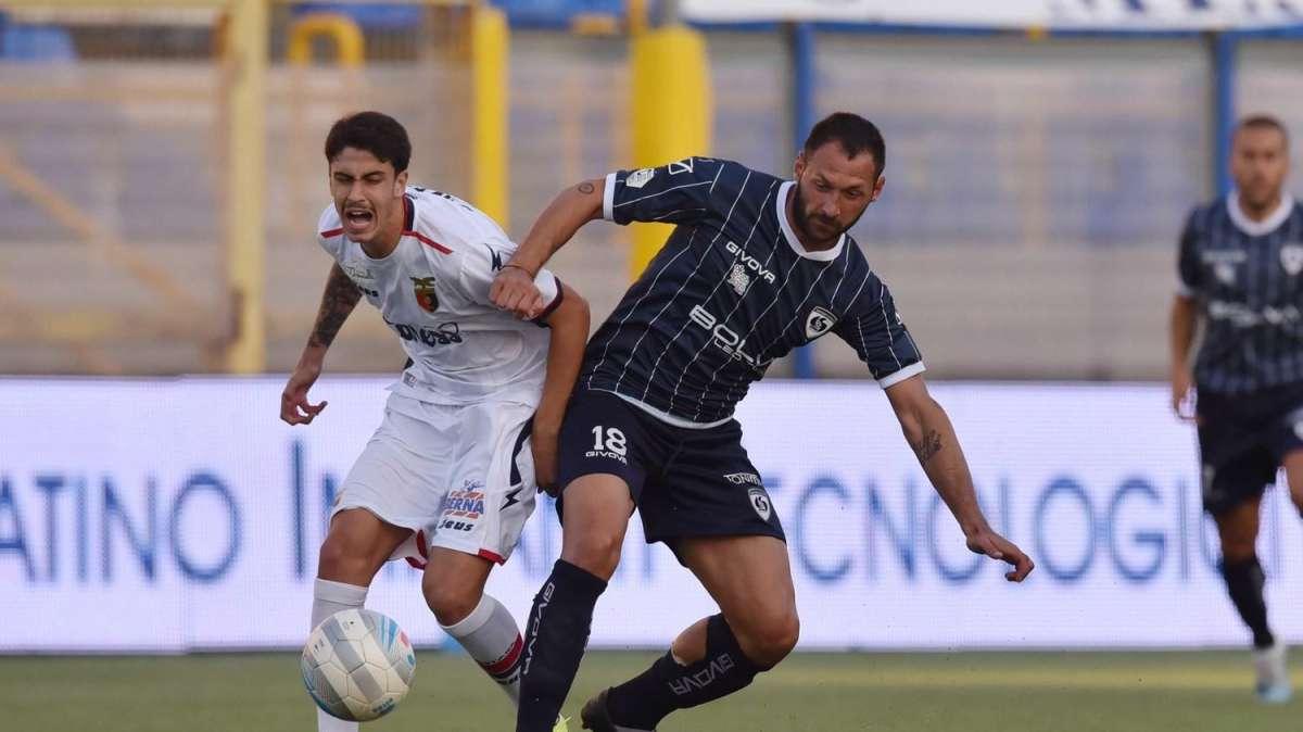Cavese, Maiuri ne convoca 23 per il Catanzaro: un altro positivo al Covid-19, diverse assenze