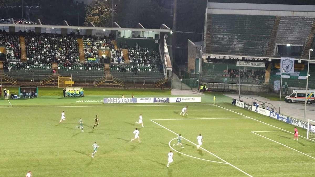 Patierno di rigore e l'Avellino acciuffa il secondo posto finale, ma senza la penalizzazione il posto d'onore sarebbe andato al Taranto di Capuano