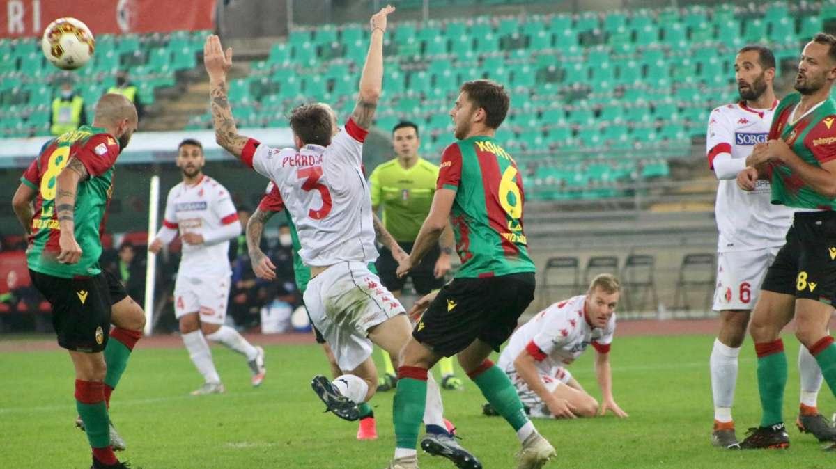 La Ternana brutalizza il Bari, e il Teramo non perde un colpo, ma i Lupi hanno ampi margini per "recuperare"......