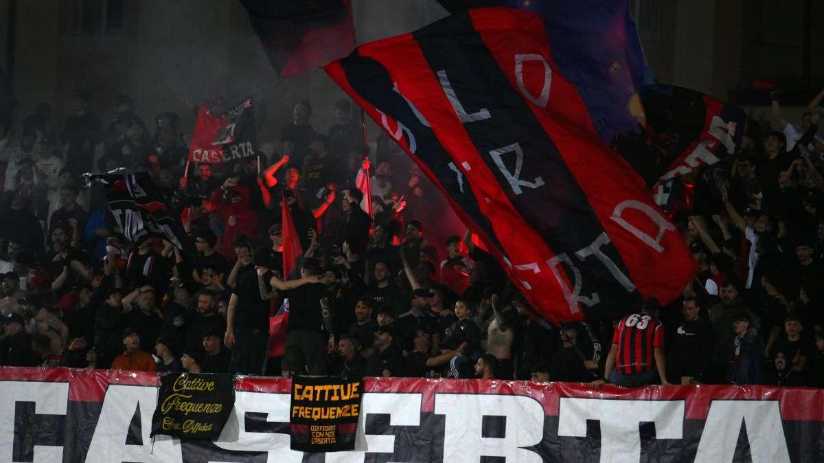 Panchina Casertana, Espinal in pole su Veloso: lunedì la decisione definitiva
