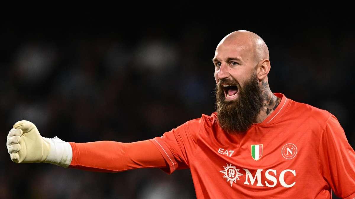 Coppa Italia, Napoli-Cagliari 10-9 dcr: Conte ha bisogno dei rigori per volare ai quarti