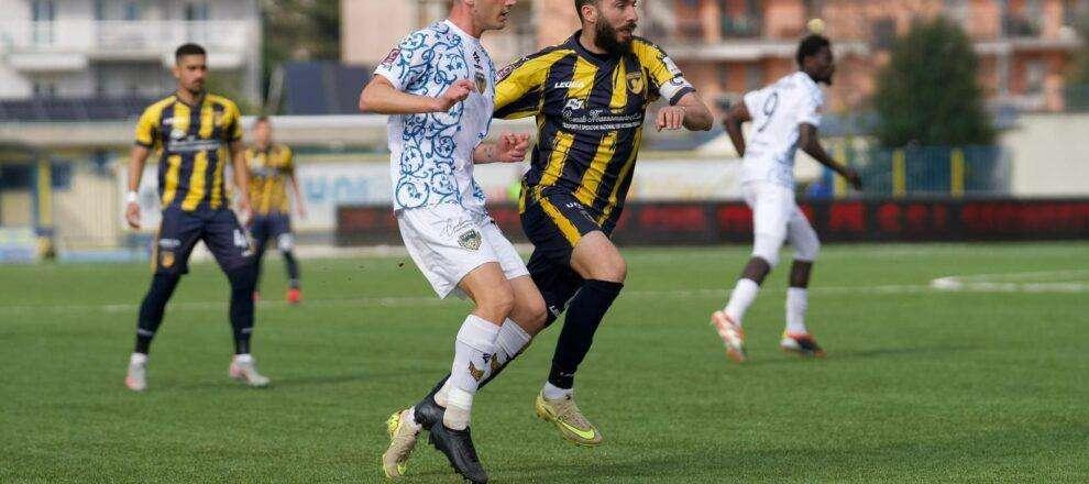 Buon pari a Giugliano per il Latina, finisce 1-1