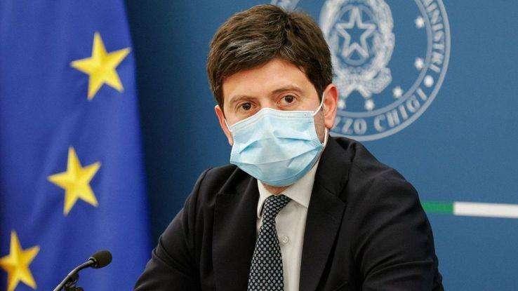 Il Governo ha deciso, ecco la data per togliere via la mascherina anche all'aperto