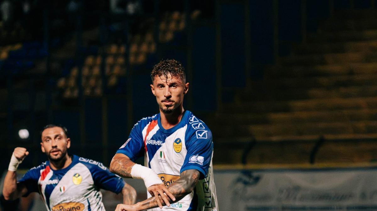 Giugliano-Scafatese, debutto di campionato pirotecnico: è 3-3