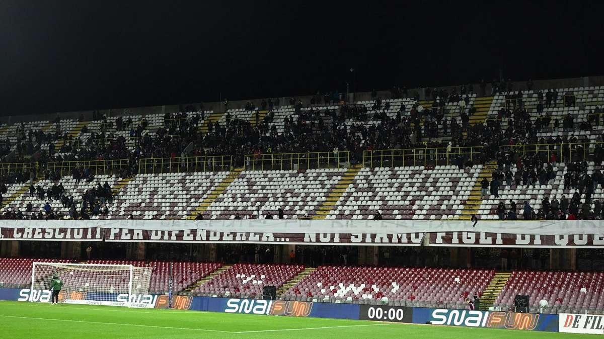 Salernitana, un difensore ai saluti