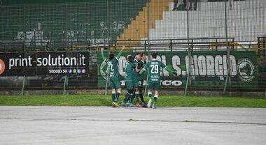 Al cospetto della corazzata Crotone, i Lupi si sono vestiti da squadra di rango. Ed ora la rimonta...