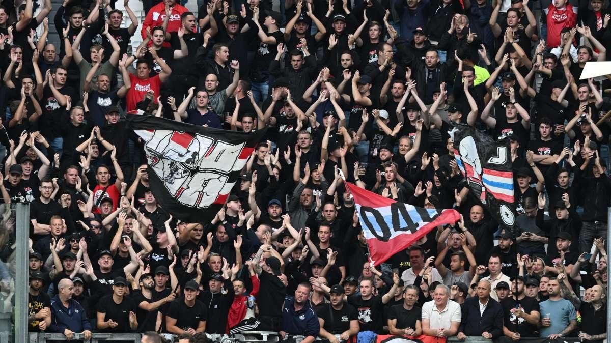 Champions, disordini nella notte: 230 tifosi del Napoli arrestati ed espulsi da Eindhoven