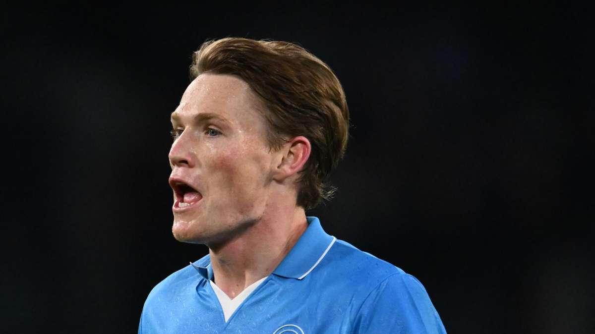 Serie A, il Napoli pareggia a Parma ma ringrazia Pedro: l'Inter manca il sorpasso al 90'