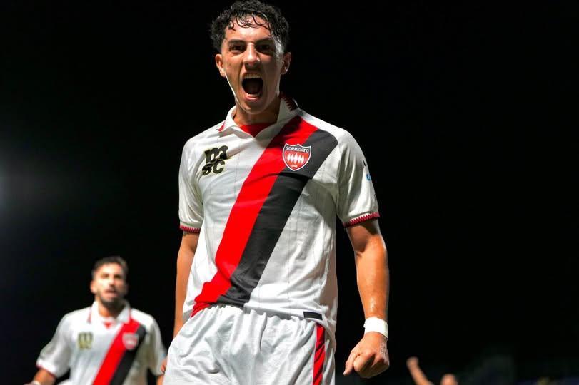 Il Sorrento non si ferma più, terzo successo di fila nel derby