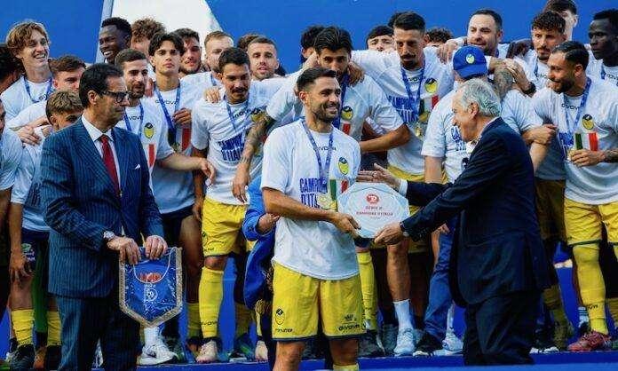 Dilettanti: Scafatese campione d'Italia, 6-0 al Vado in finale