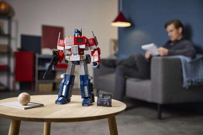 Optimus Prime si trasforma... in mattoncini LEGO!!!
