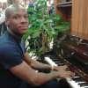 Dabo pianista e modello con i viola alla serata di Montezemolo