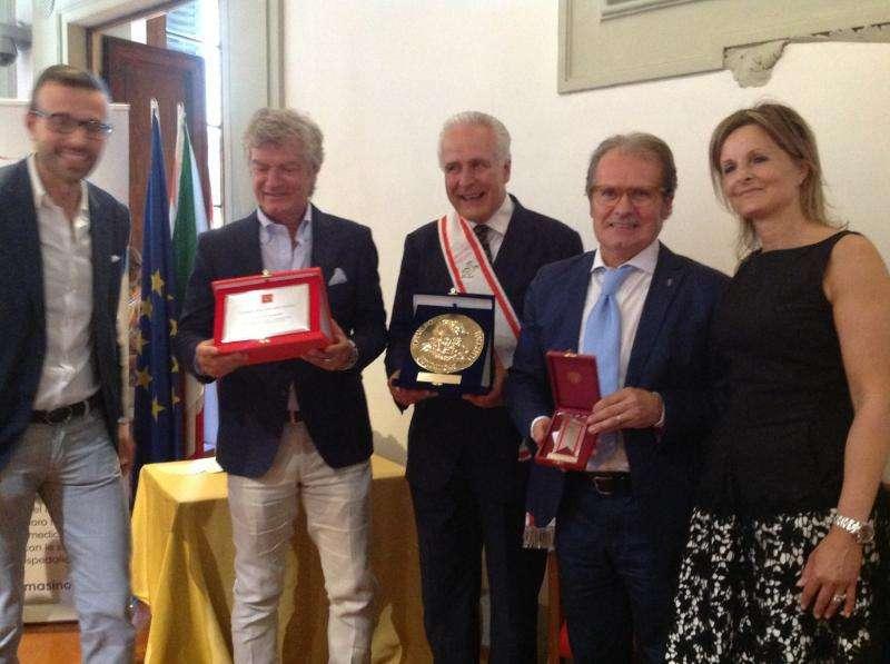 Gonfalone d'argento alla Fondazione Bacciotti e targa per Antognoni nel ricordo di Tommasino