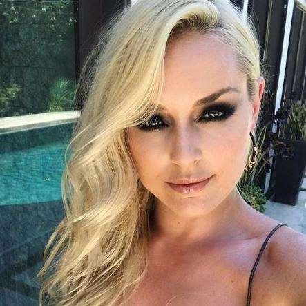 Lindsey, sotto la tuta un cuore viola