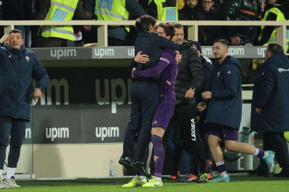 MONTELLA-VLAHOVIC: BACI E ABBRACCI