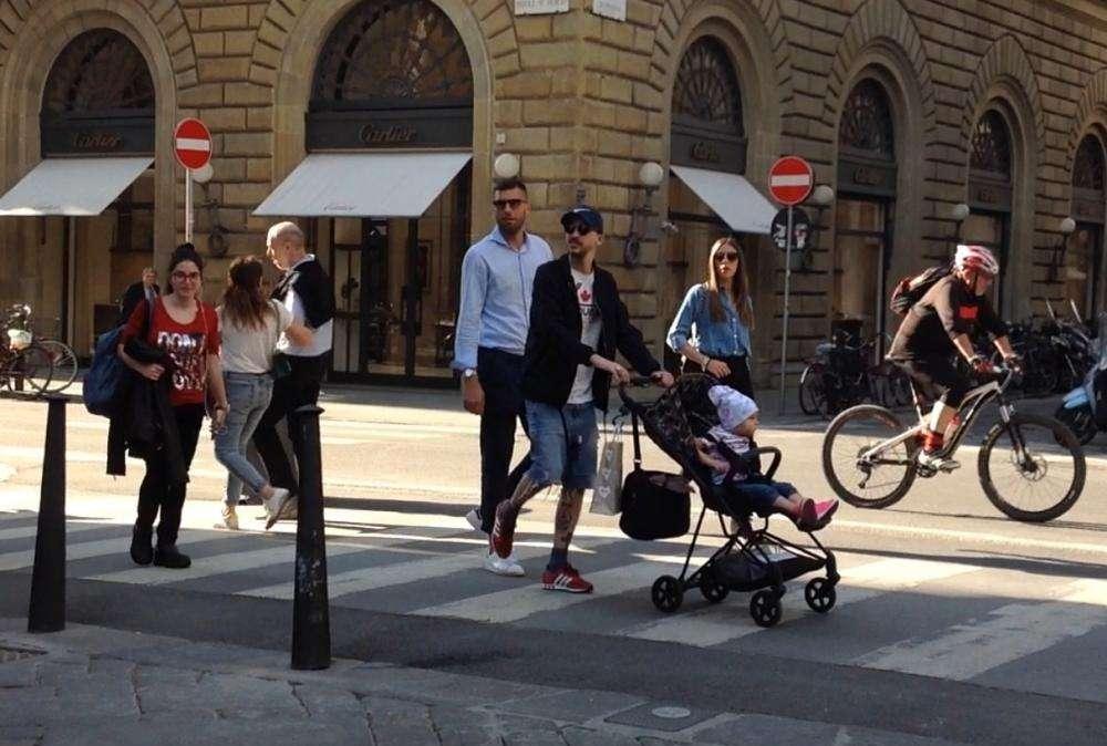 Sportiello, compleanno con la famiglia. Eccoli a spasso per Firenze