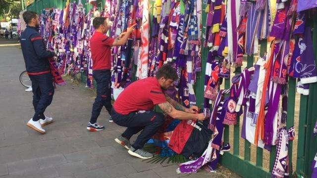 Il Cagliari arriva a Firenze e va ad omaggiare Astori. La Fiorentina crea un fondo per la bimba
