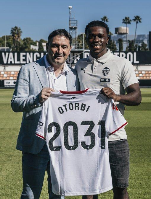 OFICIAL: Valencia CF, nuevo contrato para David Otorbi