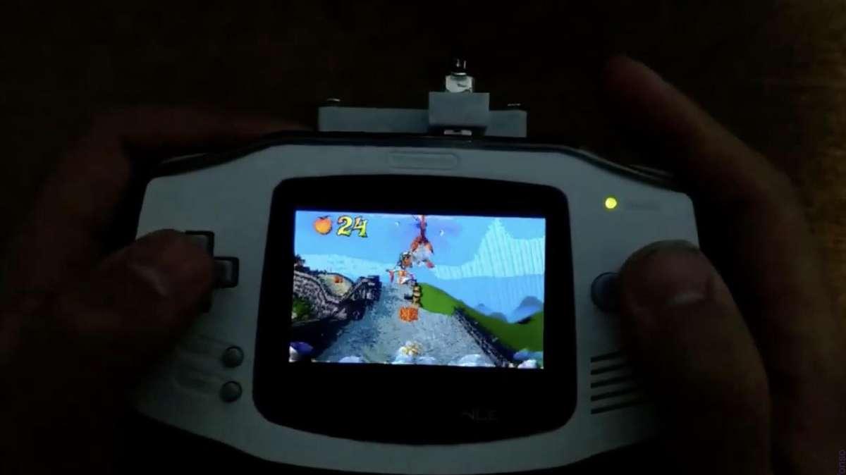 Questa cartuccia trasforma il Gameboy Advance in una mini Playstation1