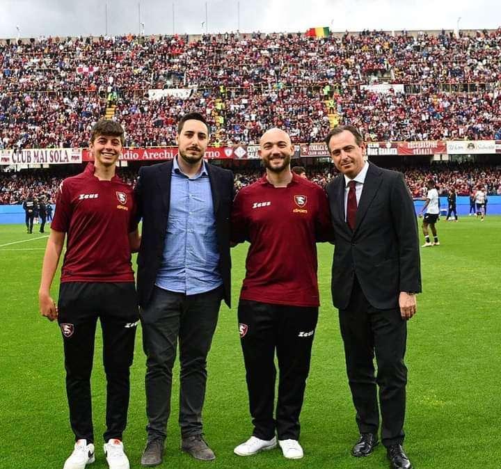 Salernitana, l'omaggio dei 30 mila dell'Arechi al suo team esports