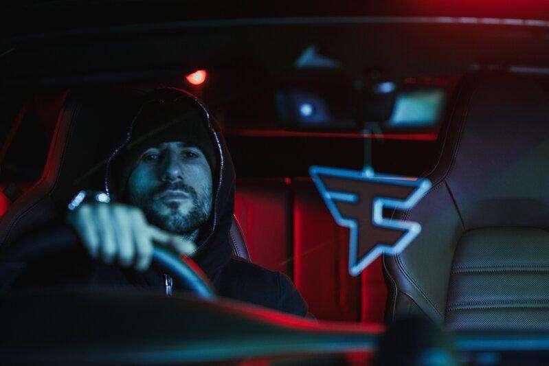 Porsche, annunciata partnership pluriennale con FaZe Clan
