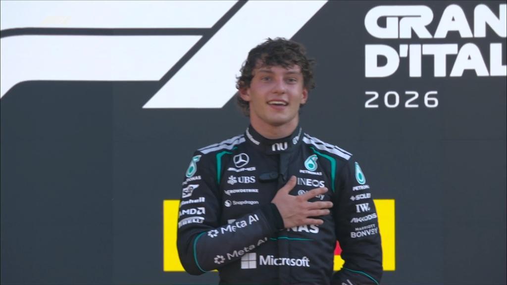 F1 | Mercedes, che podio! Boato per Antonelli e buu per Russell