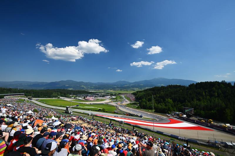 LIVE F1 | Diretta Gara GP Austria: Mercedes favorita, ma Ferrari può sorprendere?