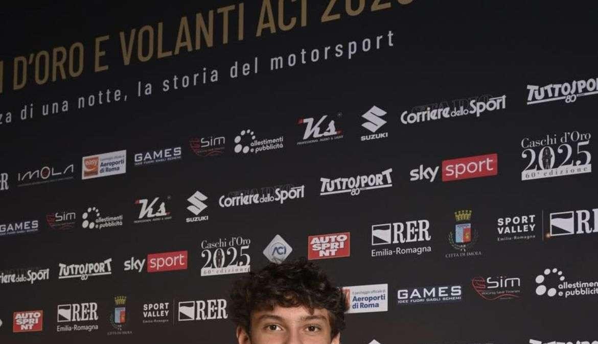 Antonelli ai Caschi d'oro: "Ferrari? Un sogno, ma testa prima al 2026"