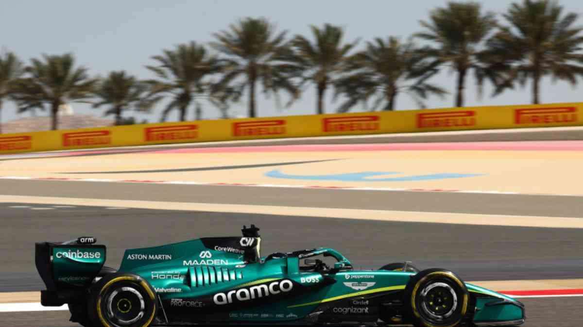 F1 Bahrain, doccia fredda per Aston Martin: Alonso ai box per problemi PU Honda