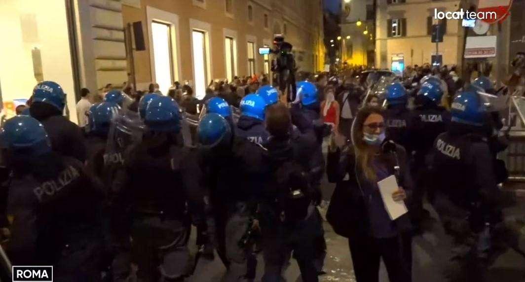 DIRETTA LIVE STREAMING / Roma, manifestazione no green pass: anche scontri