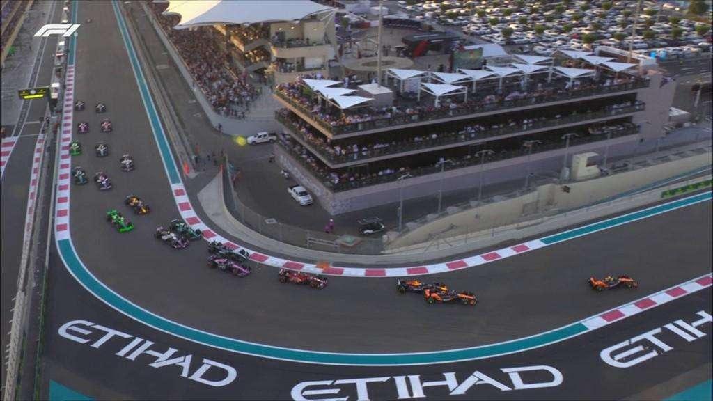 F1 | Partenza Abu Dhabi, Verstappen a bomba su Piastri ultimo, Leclerc 8°