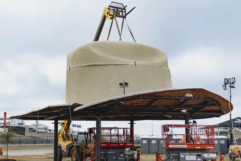 F1 | Austin nella storia: al COTA arriva un gigantesco cappello da cowboy