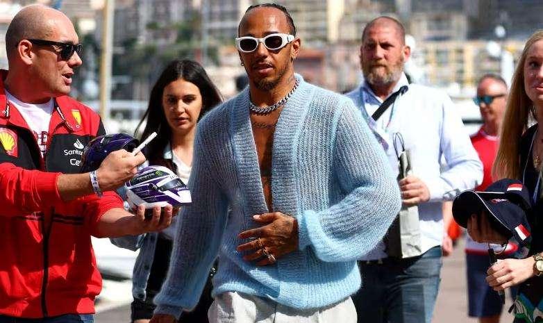 F1 | Monaco, quanto glamour: Lewis accolto dai tifosi Ferrari, Leclerc in bici