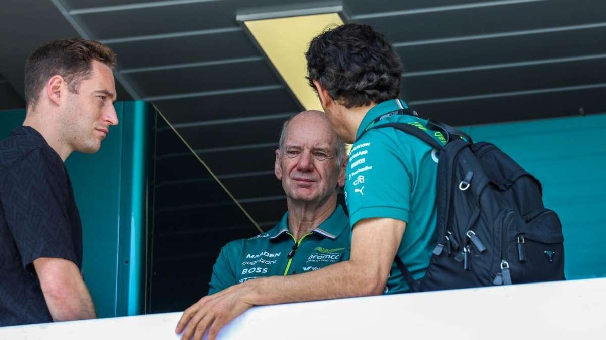 Newey osserva la Red Bull di Verstappen, Aston Martin annuncia la AMR26